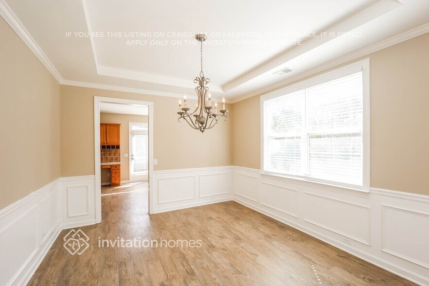 Building Photo - 2447 McIntosh Dr