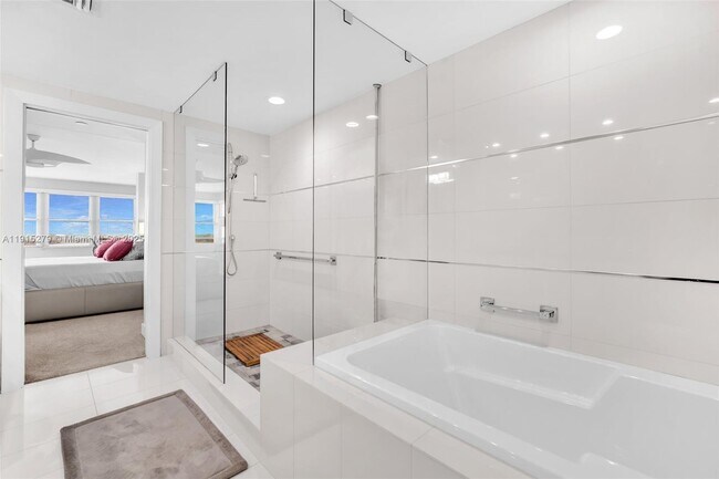 Building Photo - 3507 Oaks Way