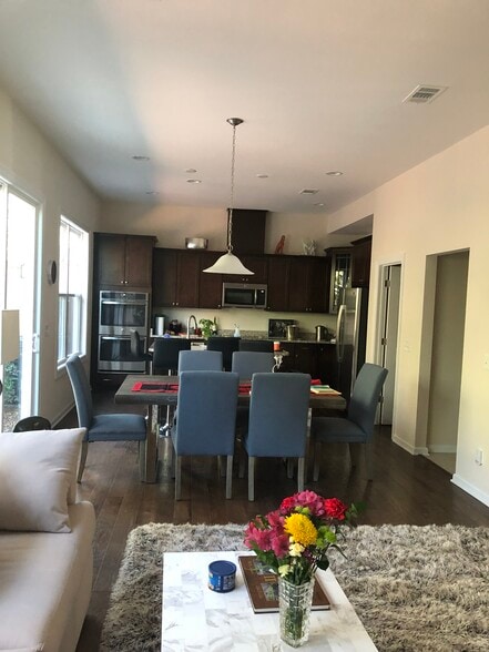 Building Photo - 10 Creekstone Dr