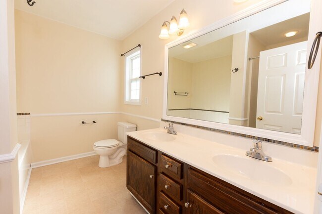 Building Photo - MOVE-IN READY