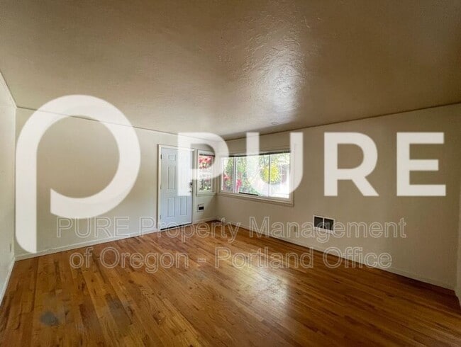 Building Photo - 1511 SE Oak St