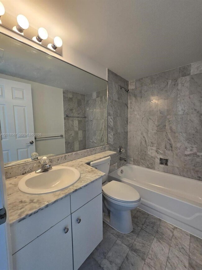 Building Photo - 800 Claughton Island Dr