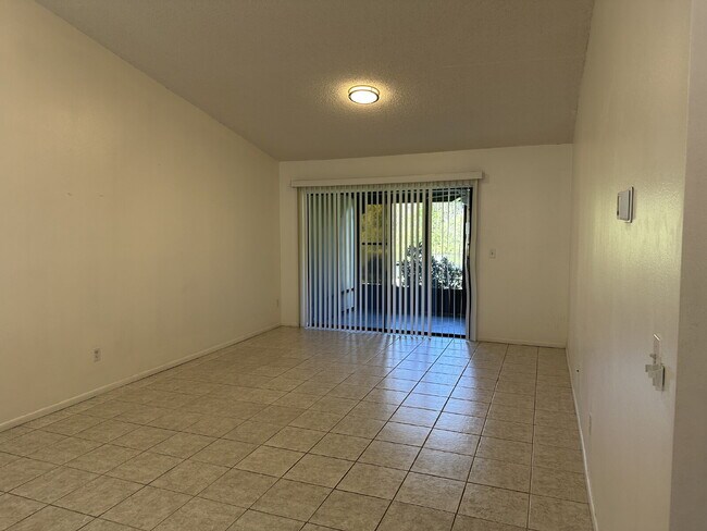 Building Photo - Lovely 2-Bedroom Townhouse in St. Cloud - Spacious 1023 Sq Ft with 2 Full Baths