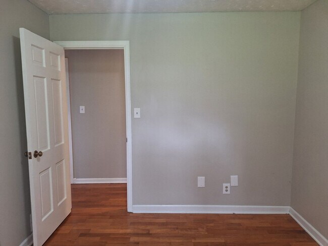 Building Photo - Basement Rancher located in Farragut