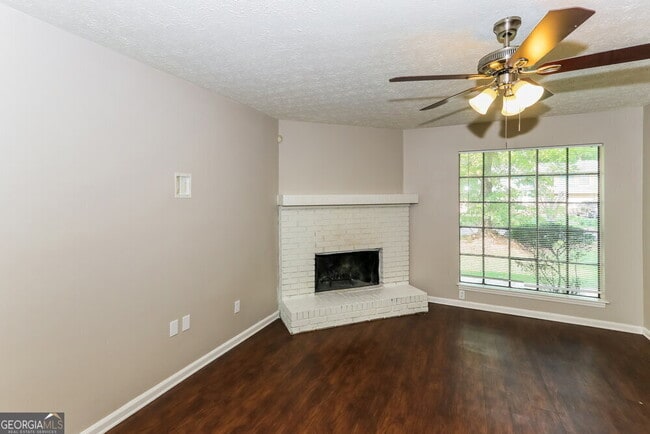 Building Photo - 8912 Saddlewood Dr