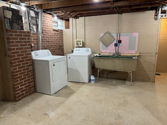 Building Photo - 1807 Oakland Ave