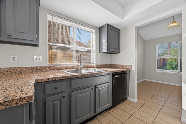 Building Photo - 5211 Devon Green Dr