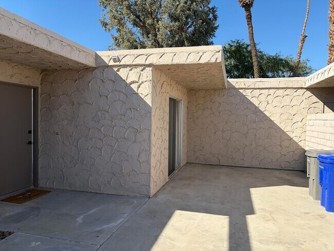 Building Photo - 48939 Eisenhower Dr