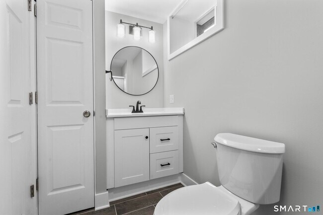 Building Photo - 548 Ferry St