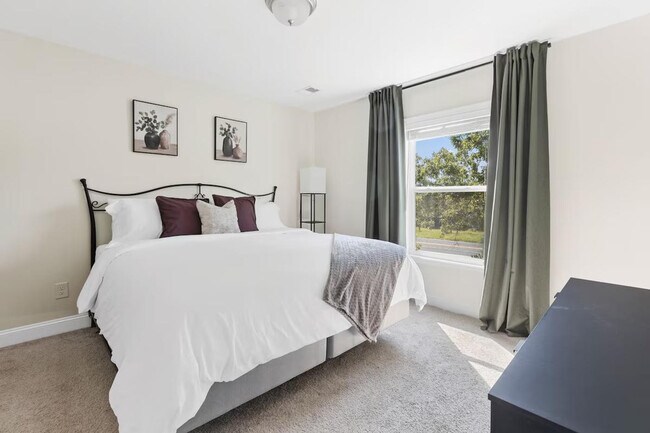 Building Photo - 739 Jacobs Millpond Rd