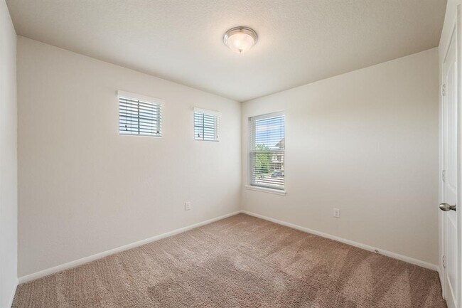 Building Photo - 2033 Mottey St