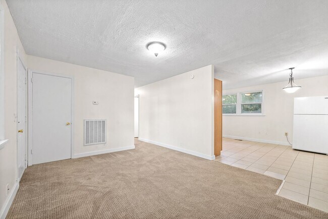 Building Photo - 1509 Nichols Dr