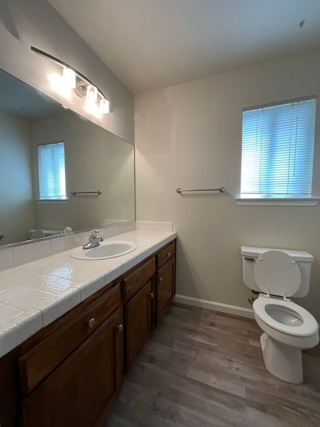 Building Photo - Charming home nestled in desirable Northea...