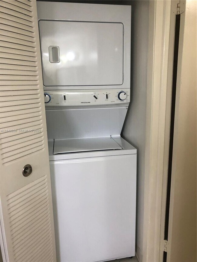 Building Photo - 8205 SW 152nd Ave