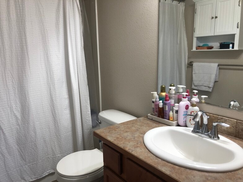 Building Photo - 1459 SW Sagebrush Ln