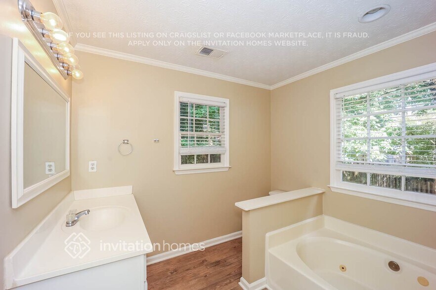Building Photo - 2114 Shillings Chase Dr