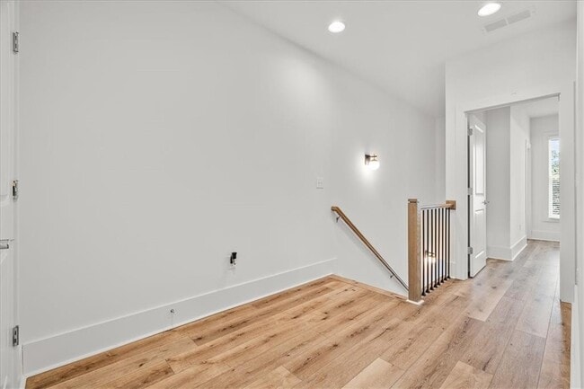 Building Photo - 5862 Westin Rd