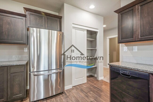Building Photo - 3 Bedroom 2 Bath Home with 2-Car Attached ...