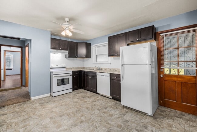 Building Photo - Spacious St. Ann Home with Large Detached ...