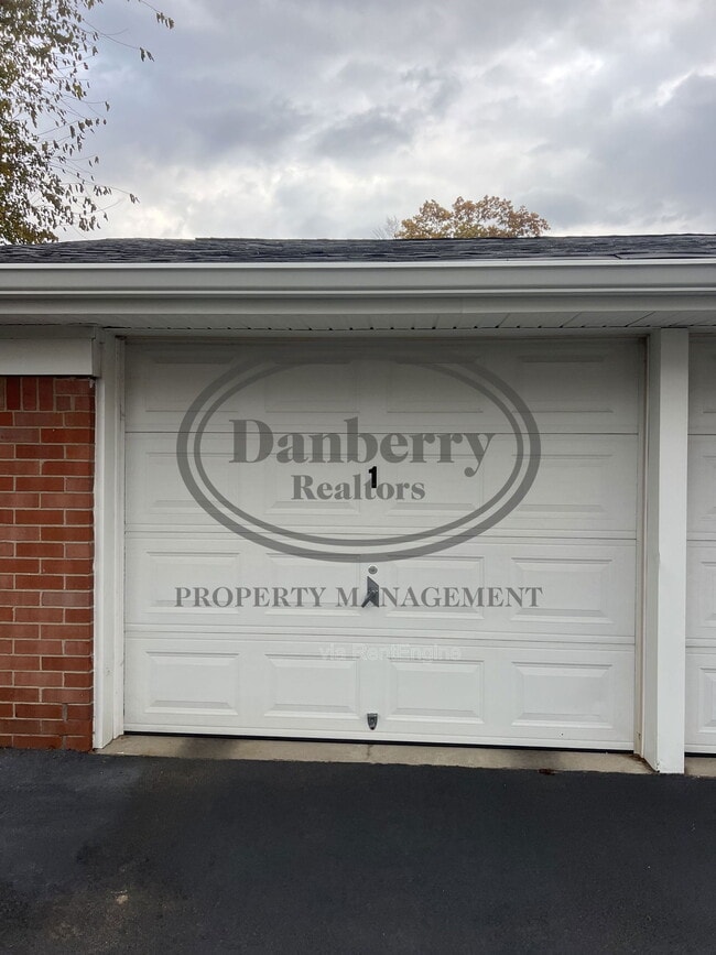 Building Photo - 4126 Newcastle Dr