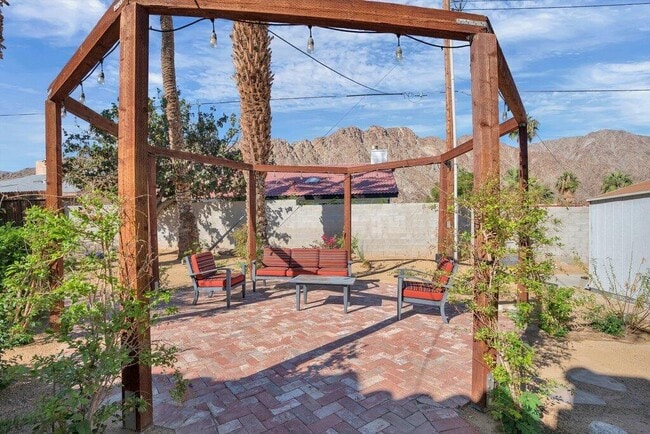 Building Photo - 52123 Avenida Diaz