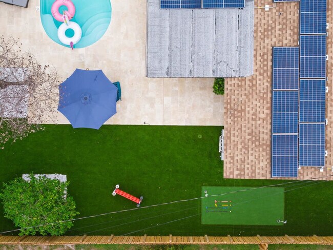 Building Photo - 5760 NE 18th Ave