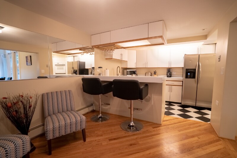 Building Photo - 830 W Altgeld St