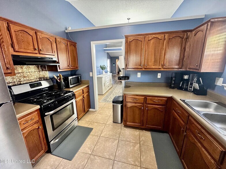 Building Photo - 1096 W E Ross Pkwy