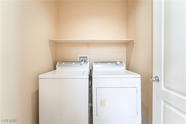 Building Photo - 744 Blue Barrel St