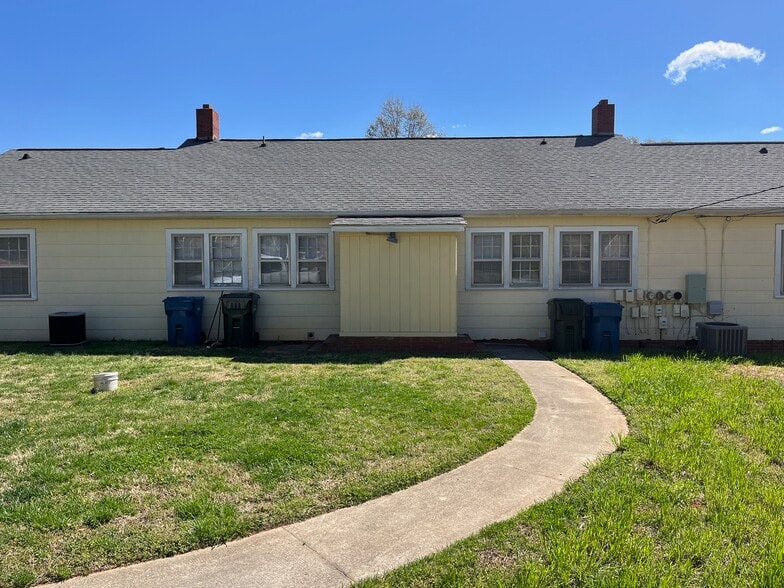 Back of the duplex - 416 4th St SW