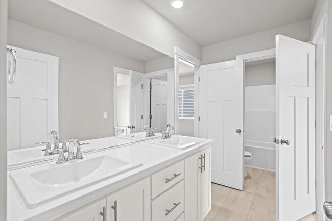 Building Photo - 9225 SW Vermillion Dr