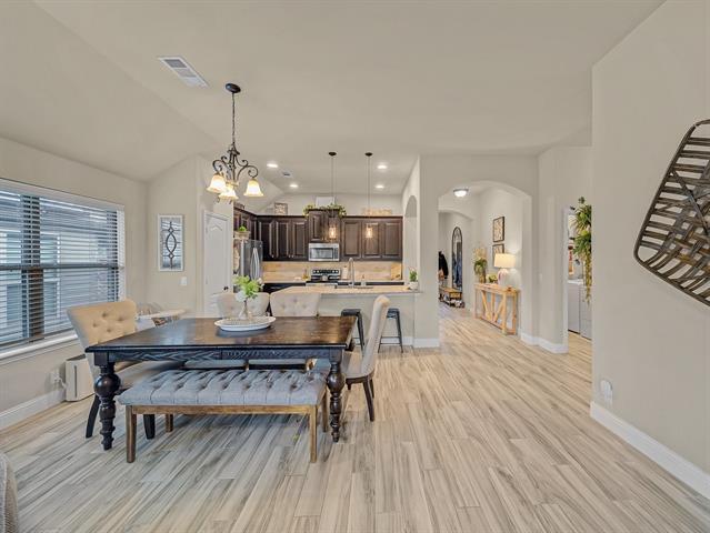Building Photo - 1604 De Berry Ln