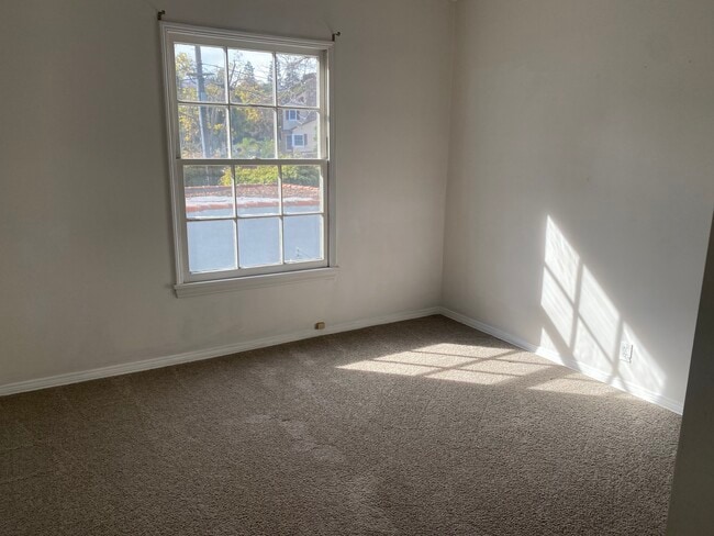 Building Photo - 1206 Beverly Green Dr