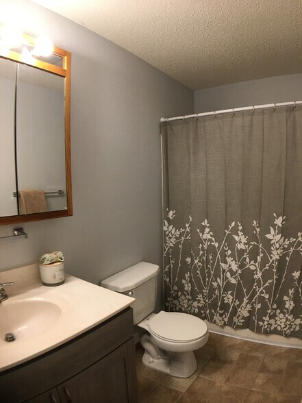 Building Photo - 2396 Meadow Bend Dr