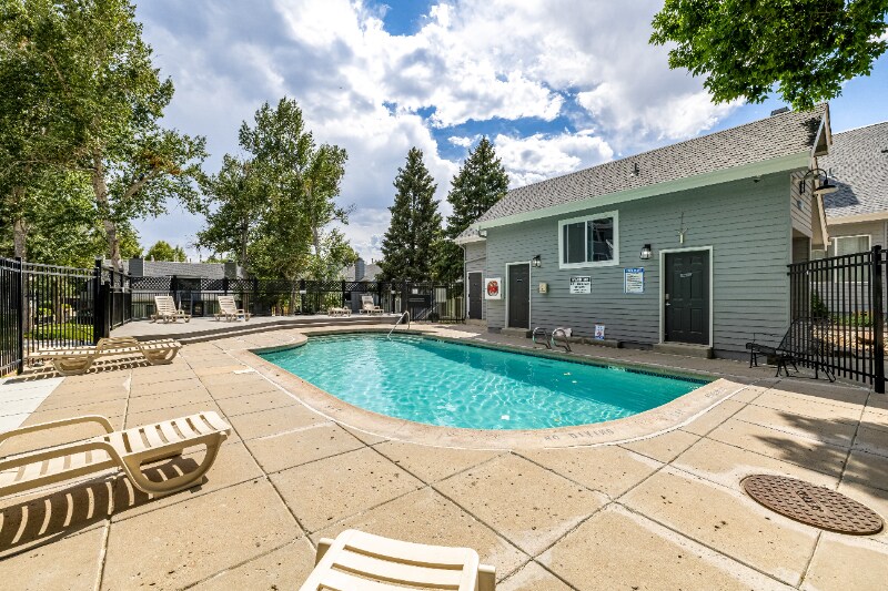 Building Photo - 8500 E Jefferson Ave