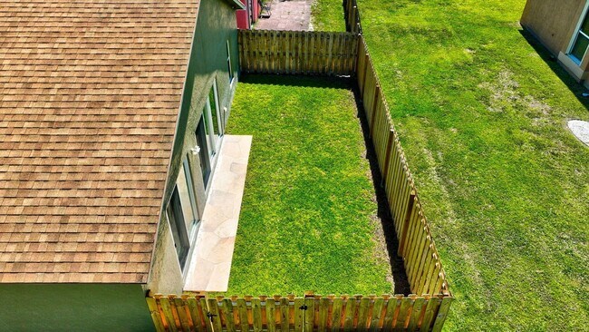 Building Photo - Waterway Cove