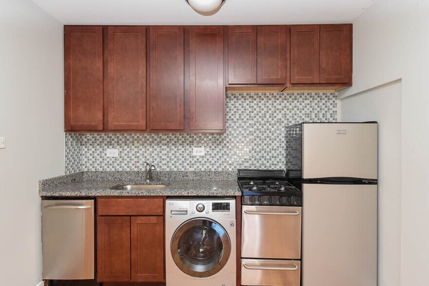 Building Photo - 562 W Arlington Pl