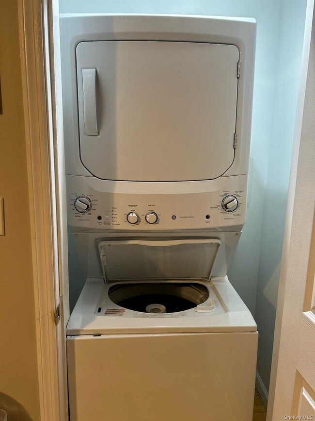 Building Photo - 1209 E 93rd St