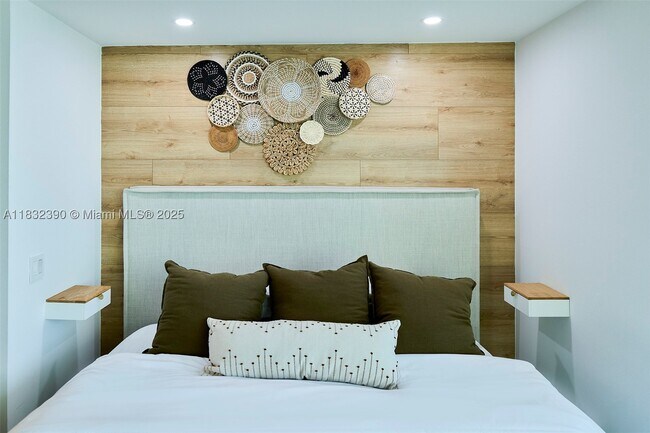 Building Photo - 2301 Collins Ave
