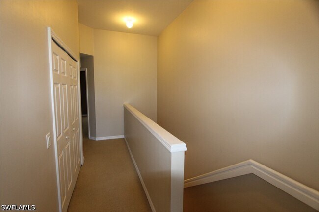 Building Photo - 1056 Hampton Cir