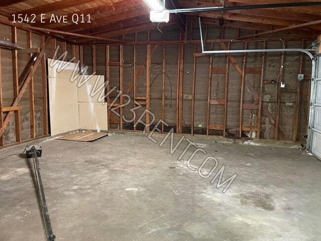 Building Photo - 1542 E Ave Q11