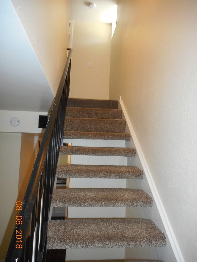 Building Photo - Updated Knollwood Meadows Two Story Condo ...