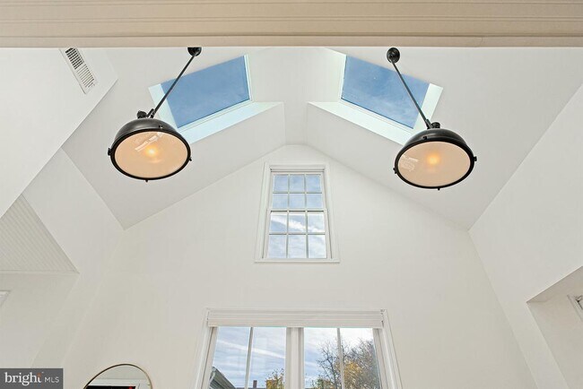 Building Photo - 3350 17th St NW