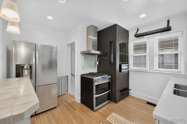 Building Photo - Richmond Heights Home!