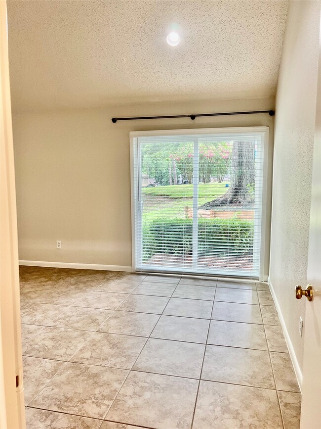 Building Photo - 21 April Hill