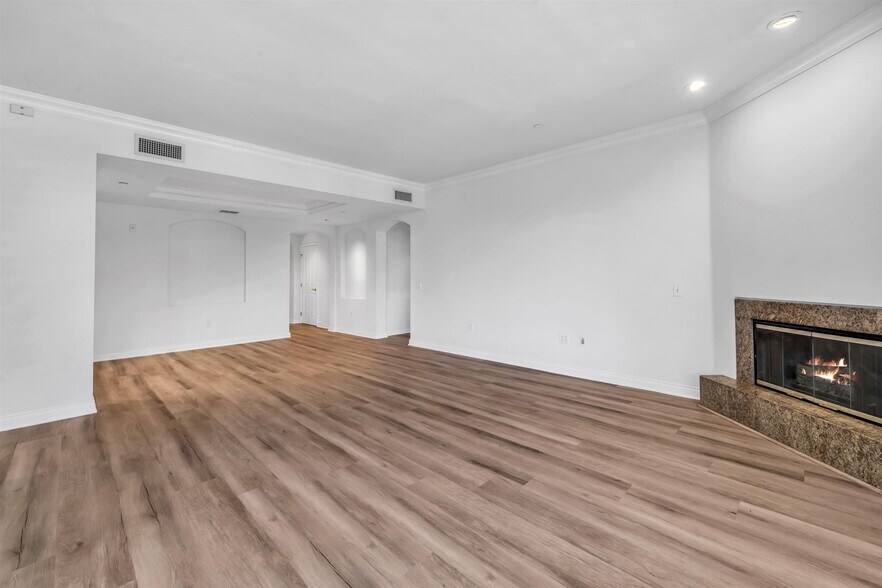 Building Photo - 11847 Gorham Ave