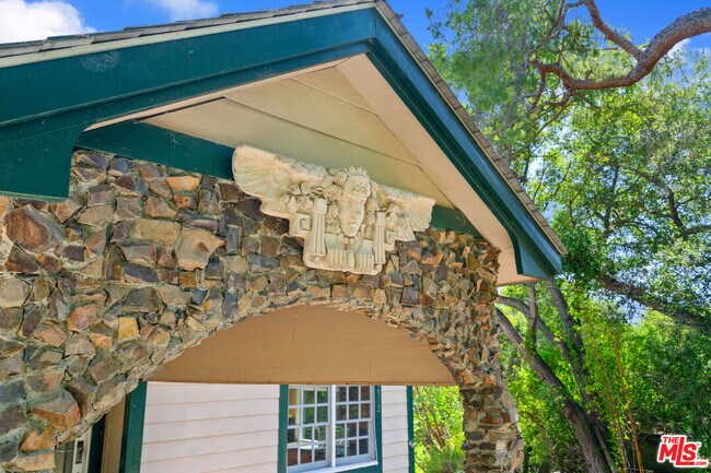 Building Photo - 20912 Fontaine Rd