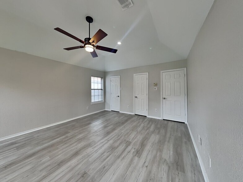 Building Photo - 4912 Barberry Dr