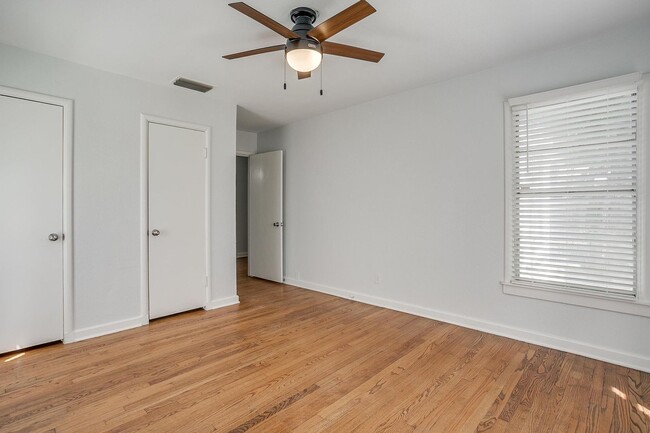 Building Photo - Fresh on the Market-  2 Bed, 1 Bath home i...