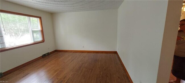 Building Photo - 216 Lindsey Ave